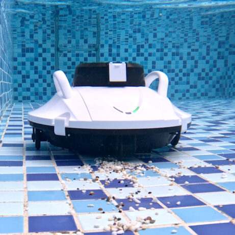 Pool Cleaning Machine - Image 3